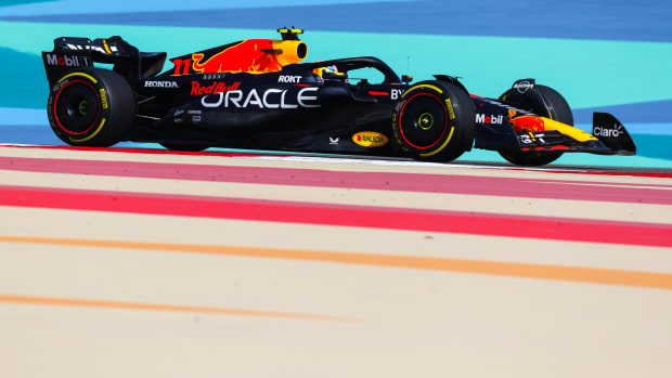 Checo Pérez en la práctica 1 del Gran Premio de Bahréin